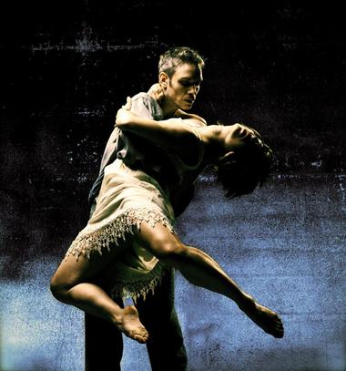 Karl Sullivan & Joanna Fong in 'Elegy'(2001)©Sheila Rock